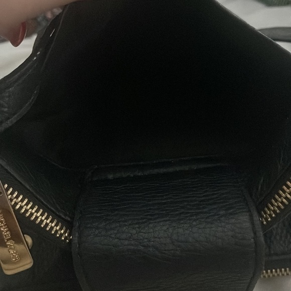 Michael Kors Fulton Leather Crossbody Bag - Picture 4 of 10